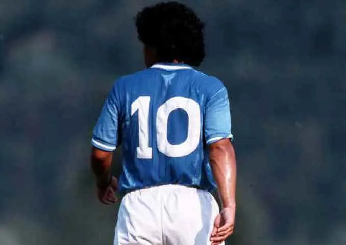 los-mejores-jugadores-de-futbol-con-el-numero-10-maradona