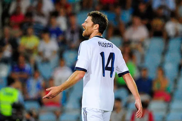 mejores-jugadores-de-futbol-con-el-numero-14-xabi-alonso