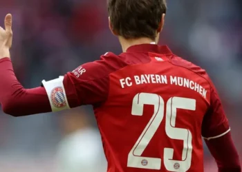 17 mejores jugadores de fútbol con el número 25